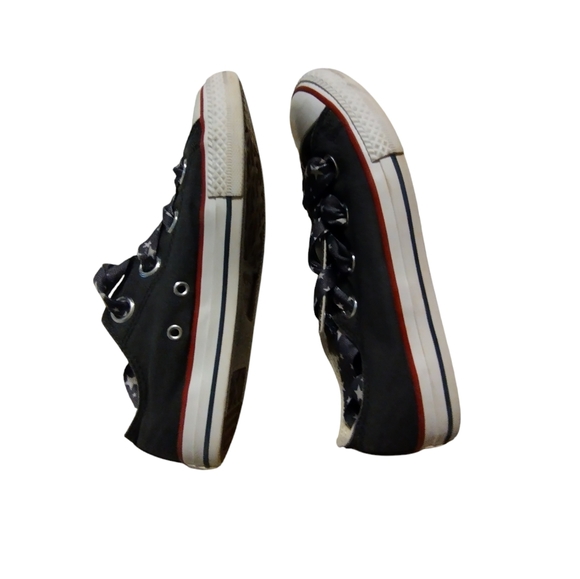 EUC like new! Gray low top all star converse with burgundy wide star laces - Picture 6 of 8